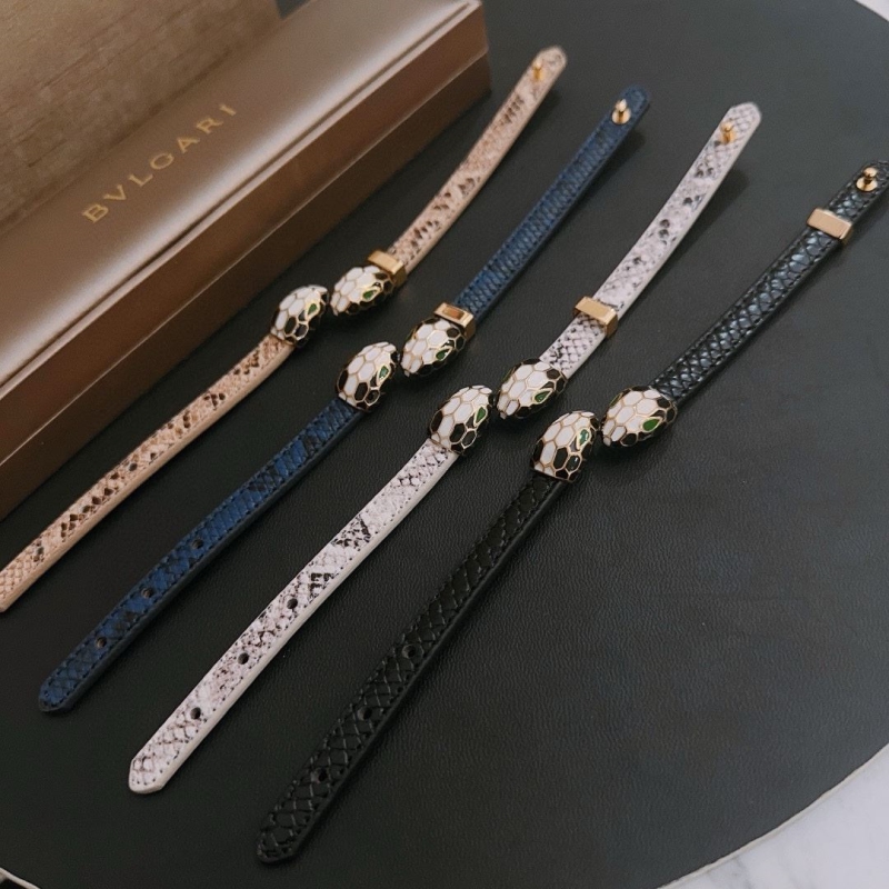 Bv1g*ai necklaces